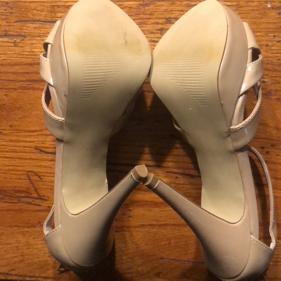 Steve Madden Haylow Open Toe Tan Heels with Back Zipper - Picture 5 of 5